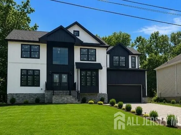 80 Gaywood Ave, Colonia, NJ 07067