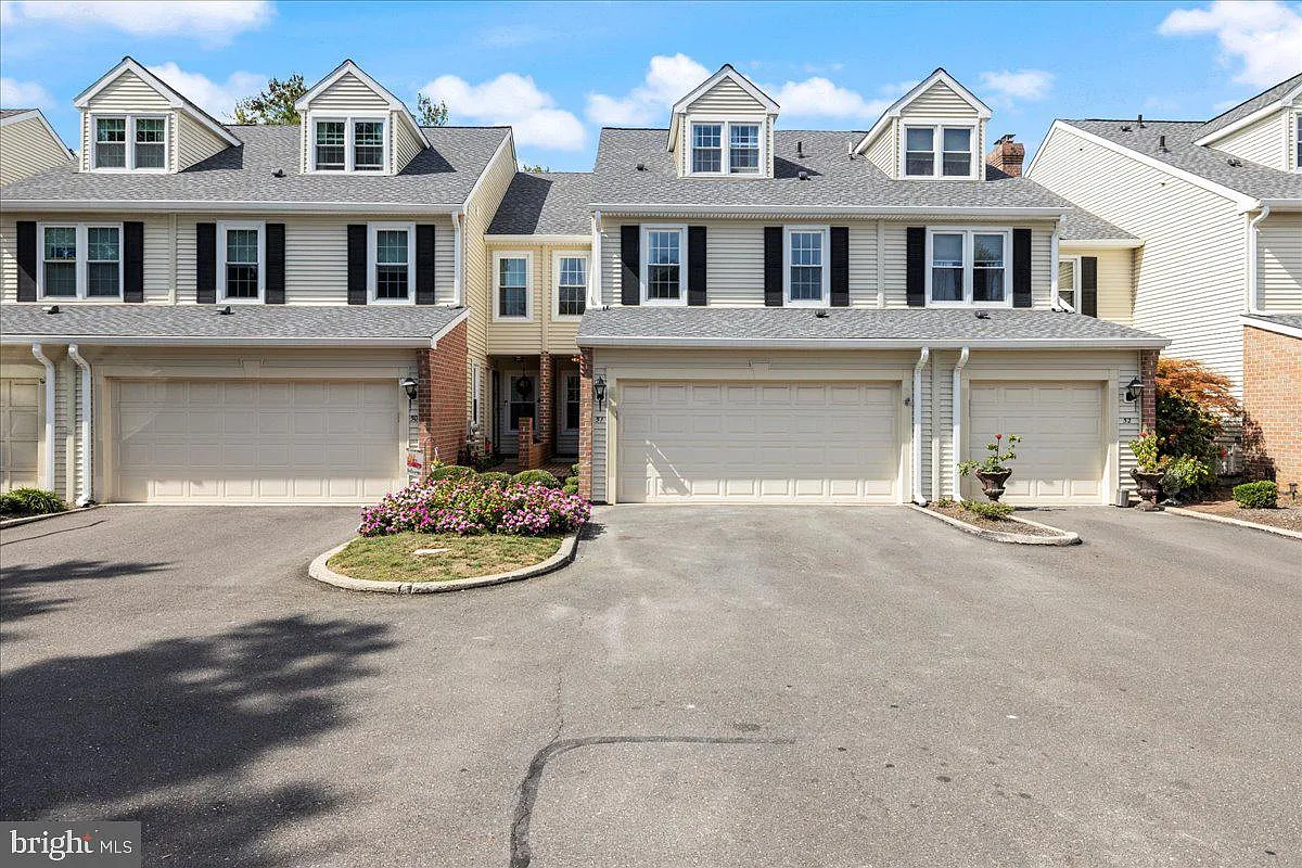 51 Sutphin Pnes photo 1