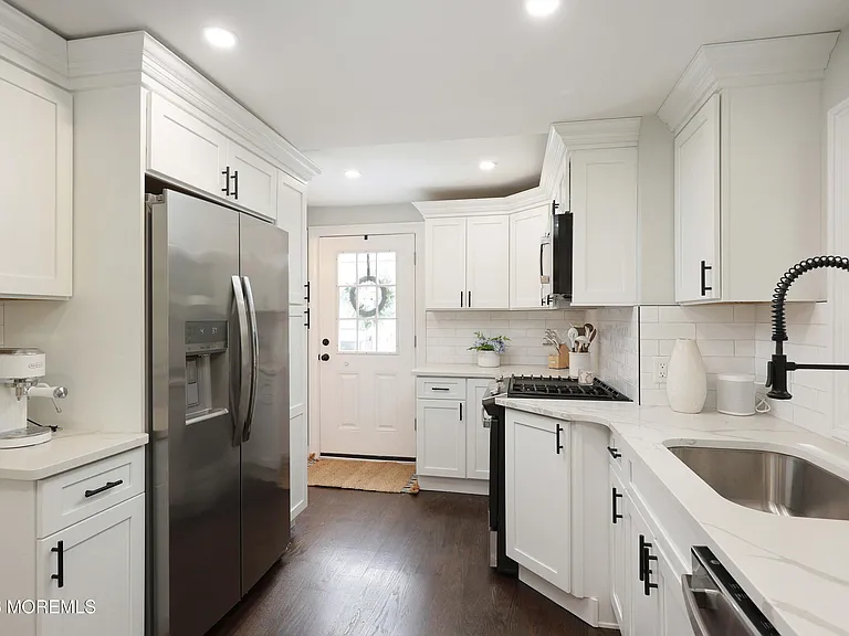 210 Linden Ave — Photo 12