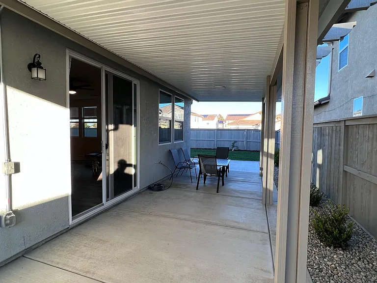 1400 Van Zee Dr — Photo 9