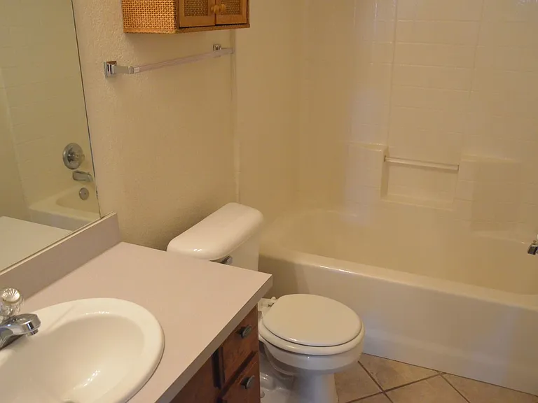 1905 Cloverdale Ln — Photo 6