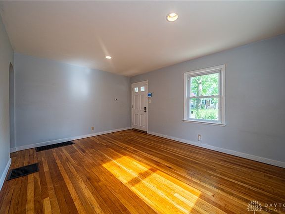 5th image of 4220 Cleveland Ave