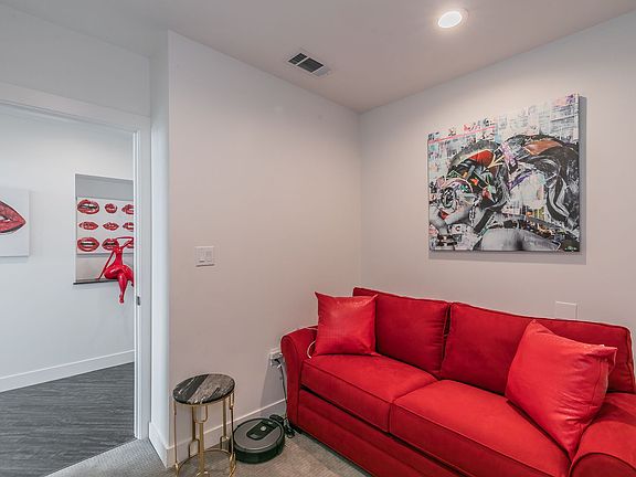 5th image of 500 Throckmorton St APT 2211