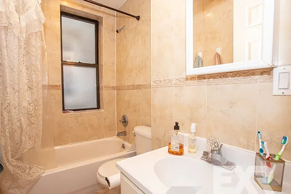 Rented by EXR | media 18