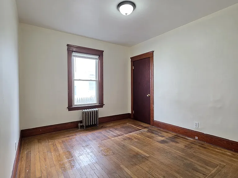  82 Littlefield St 1stFlr 3B/1B FreshPaint Hardwoods! NOPets Prkg — Photo 9