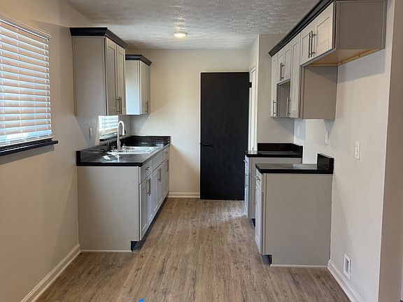 3rd image of 2039 Litchfield Ave