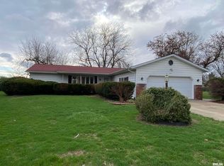 90 Banyan Dr, Canton, IL