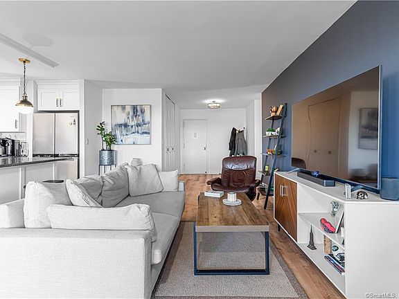 3rd image of 50 Glenbrook Road APT 16F