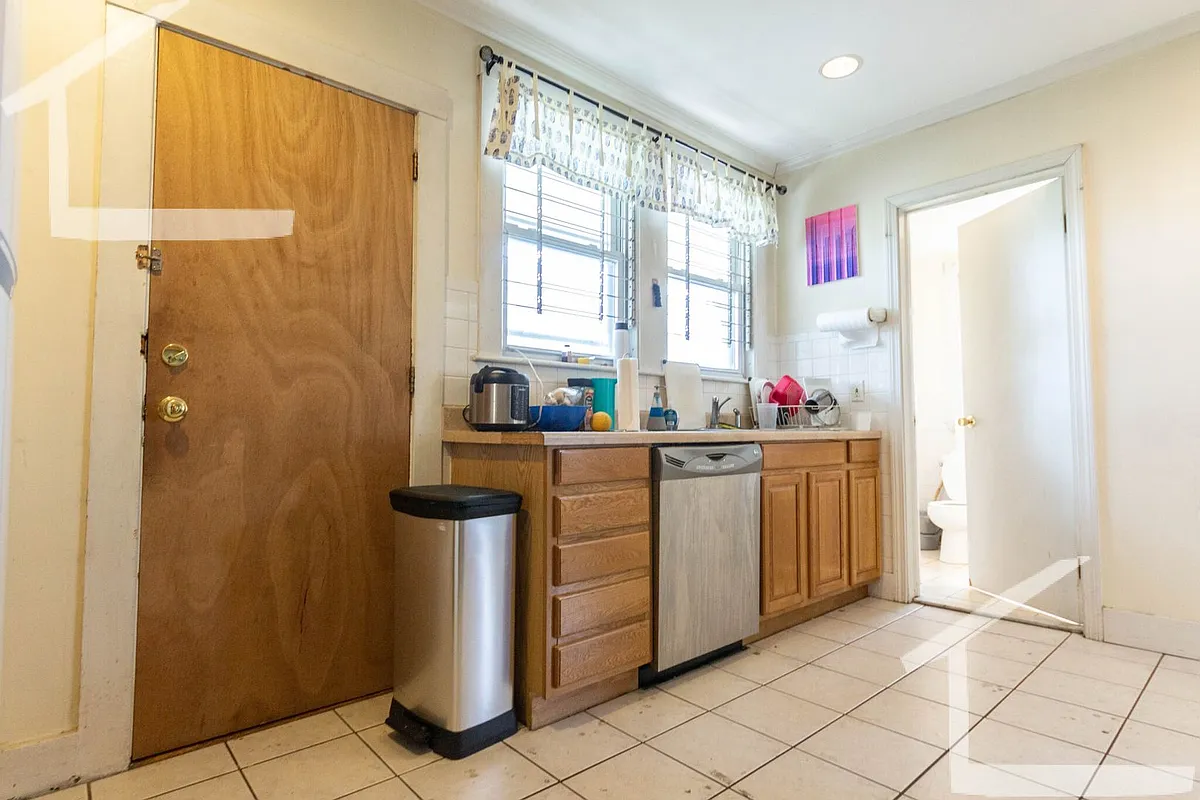 Building Photo - 24 Claymoss Rd #3A