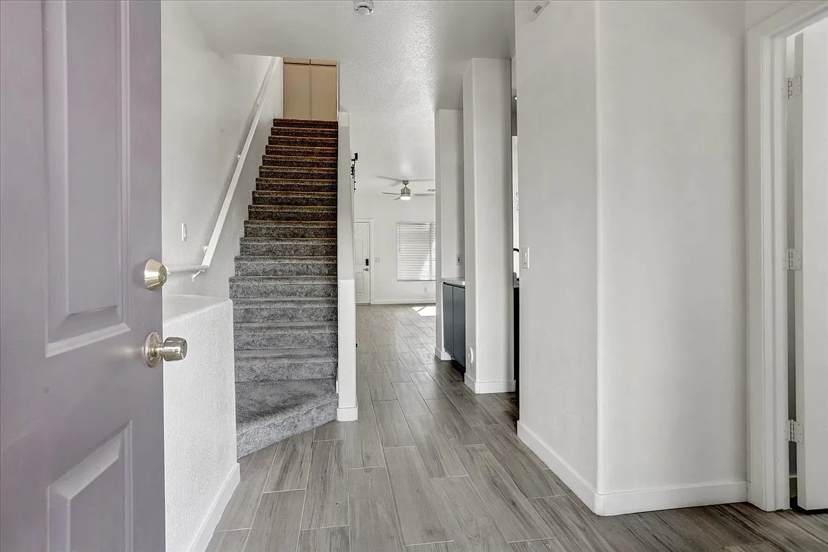 2 bed, 1184 sqft, $1,750 — Photo 2