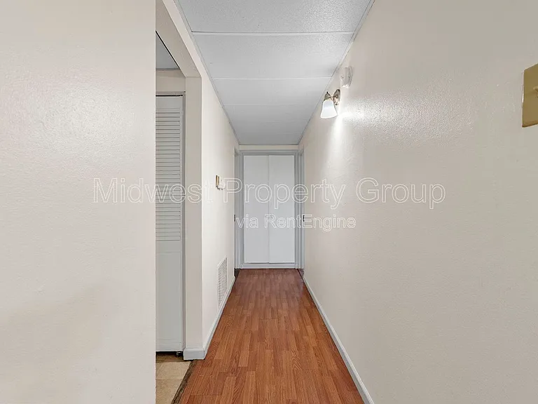 800 Bobbins Ln — Photo 8