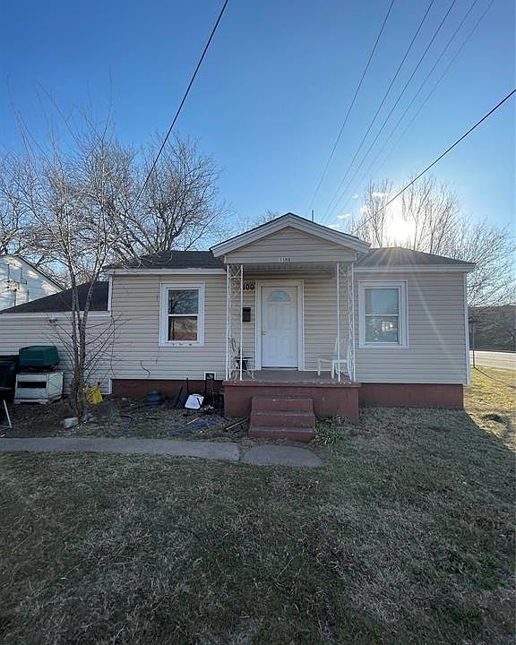 1st image of 1100 NE Grand Blvd