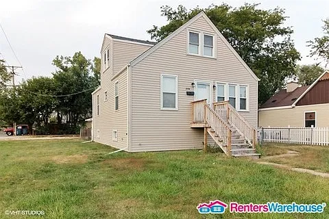 22140 Main St photo 1