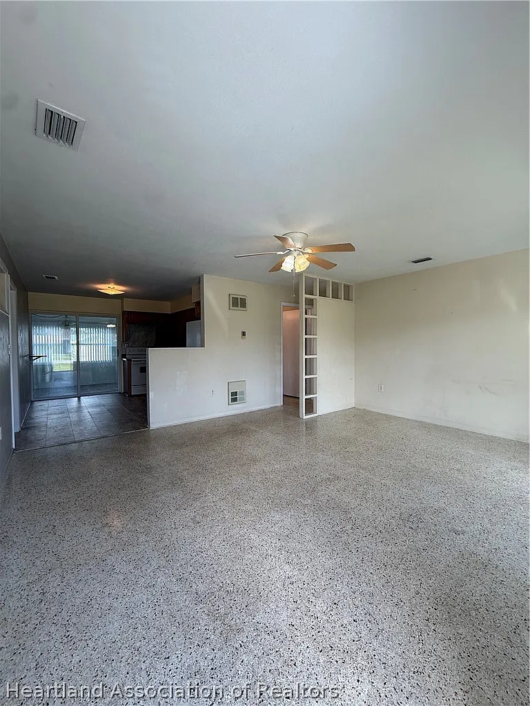 2 bed, 1.5 bath, 850 sqft, $1,400 — Photo 2