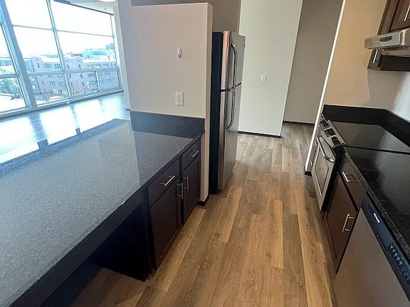 3rd image of 822 E Washington Ave #627