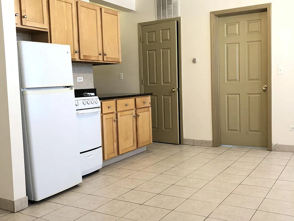 KITCHEN / LIVING ROOM