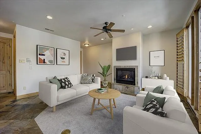 potential main level great room decor - 3032 Lower Saddleback Rd