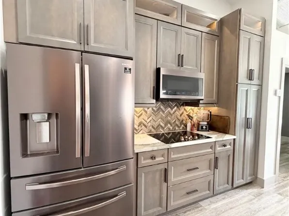 610 SE 21st Ln, Cape Coral, FL 33990