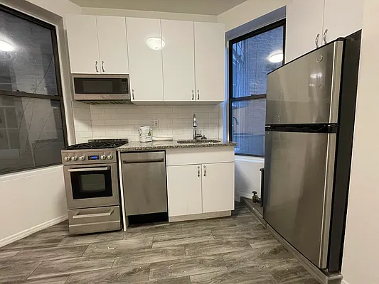 Rented by HOLTON REAL ESTATE INC. | media 32