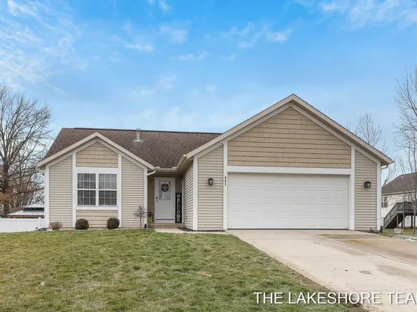 663 Country Ln, Zeeland, MI 49464