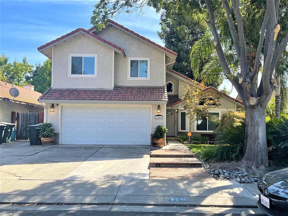 2nd image of 924 Narvik Ln