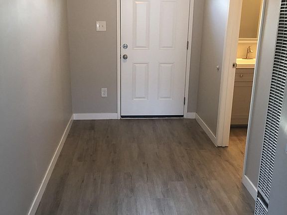 5th image of 294 Douglas Dr