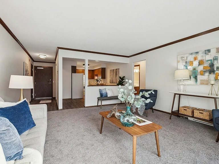Wayzata Lake Apartments — Photo 24