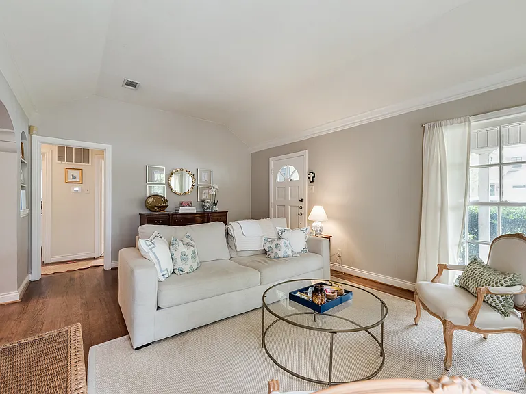 6219 Revere Pl — Photo 4