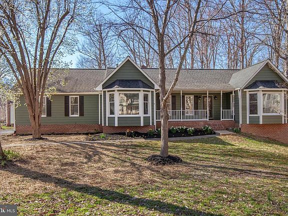 4th image of 6 Livingston Cir