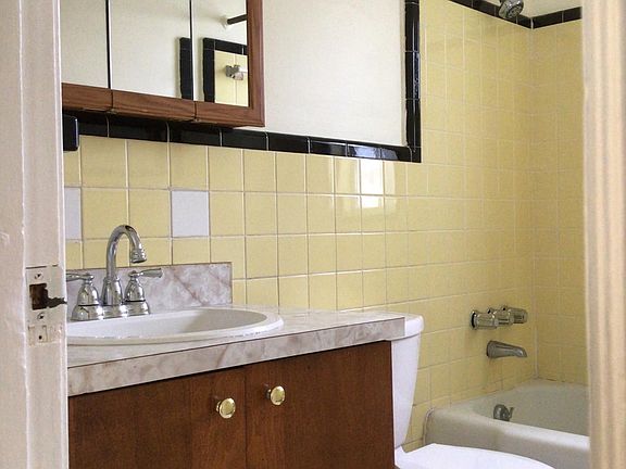 5th image of 2727 3rd Ave S