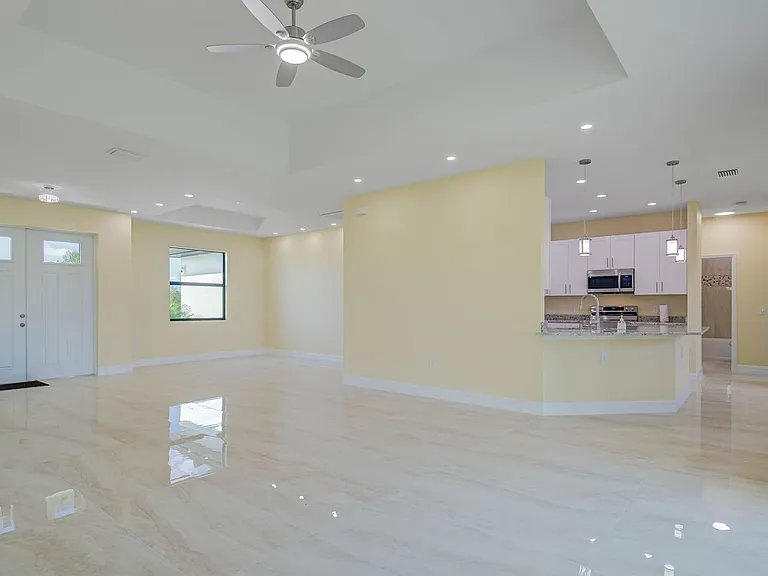 637 Cardinal St E — Photo 30