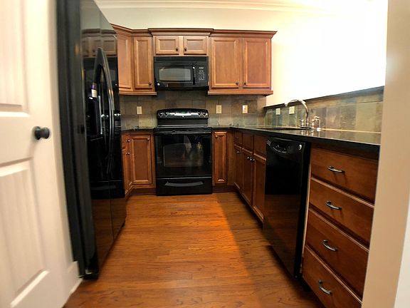 5th image of 240 Kingston Cir