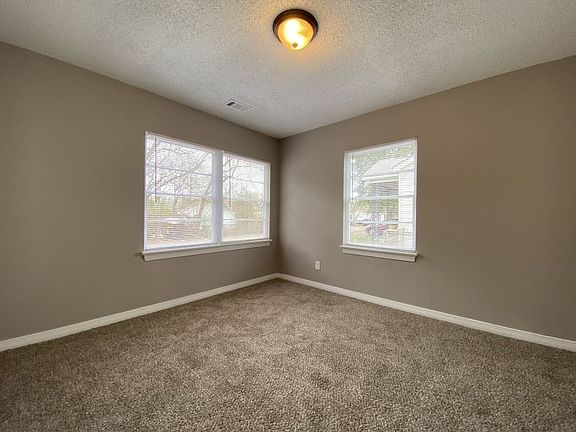 3rd image of 15 Neal Pl