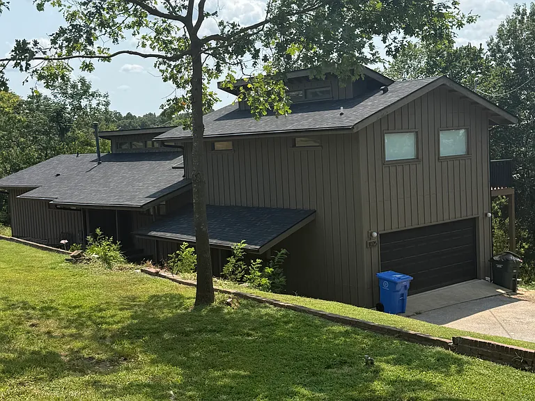1025 E Company St — Photo 1