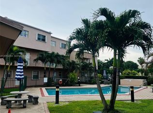 10500 SW 8th St APT 410, Miami, FL 33174