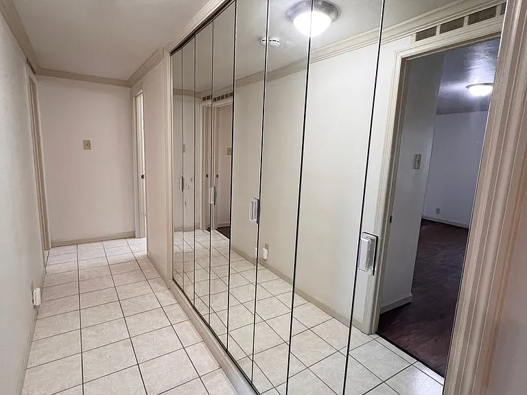 The Envoy Apartments — Photo 24