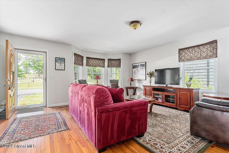 5th image of 58 Elsmere Avenue