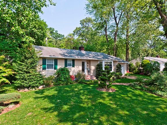 2nd image of 4 Duane Ln