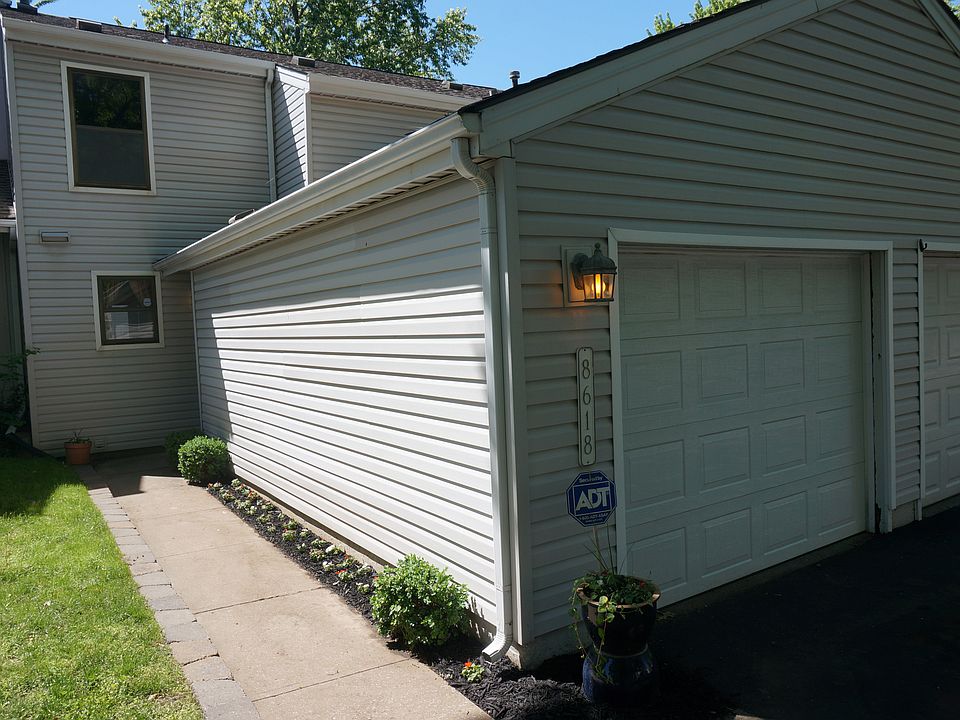 8618 W 108th Place