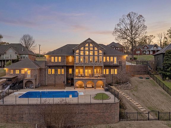 3rd image of 1424 Sky Park Rd