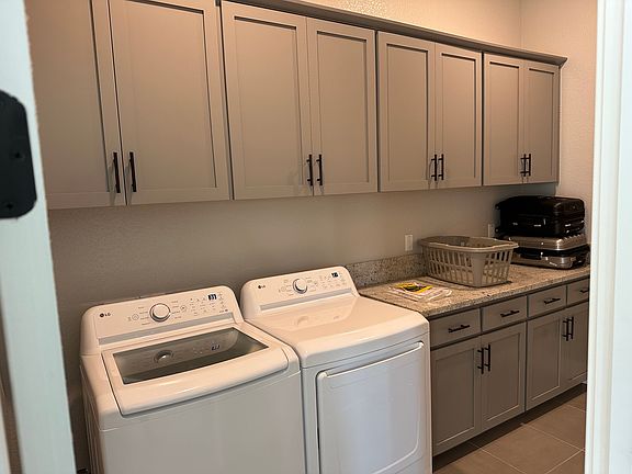 3rd image of 1553 Wadsworth Cir #B
