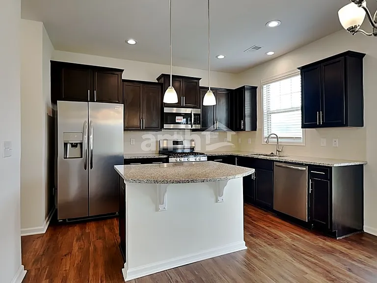 810 Genesis Way — Photo 3