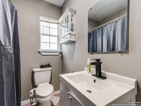 5th image of 23490 THORNWOOD DR