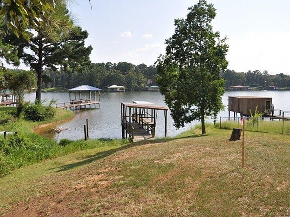 3rd image of 15903 Scenic View Dr