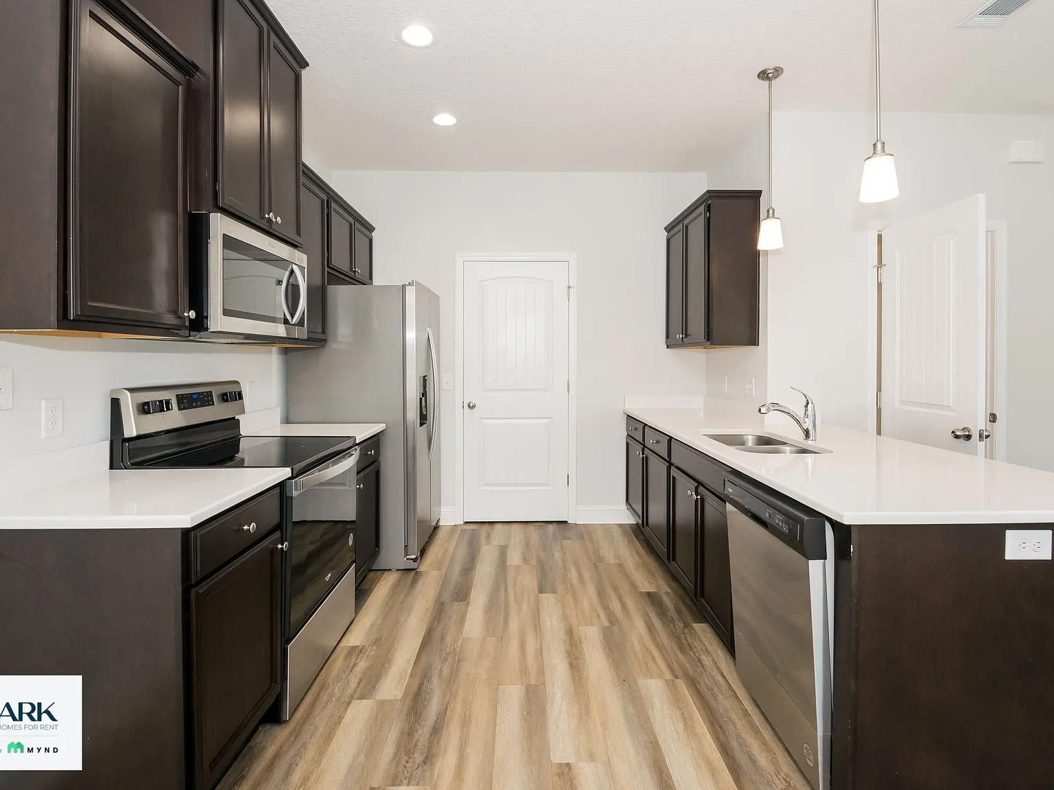 3 bed, 2.5 bath, 1462 sqft, $1,925 — Photo 4