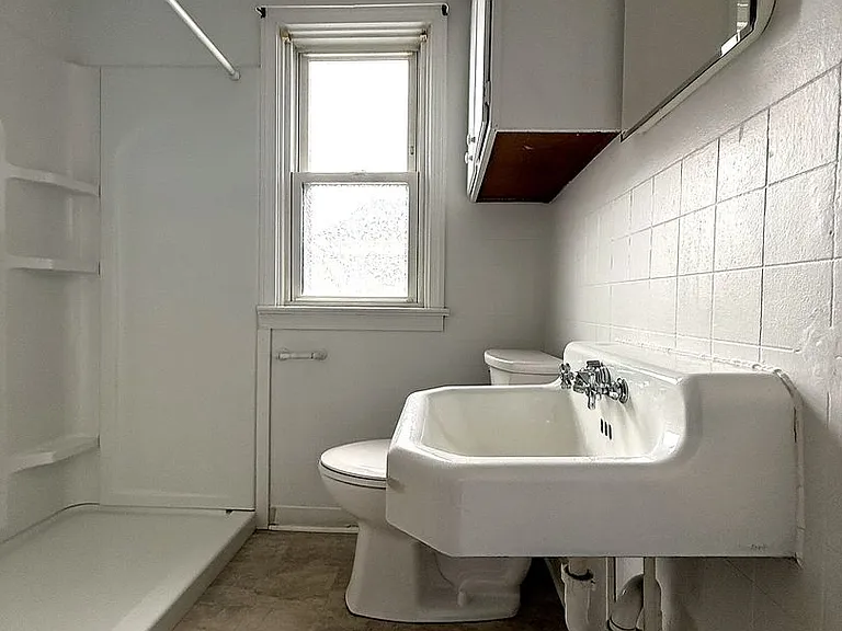 217 W Maple St — Photo 9
