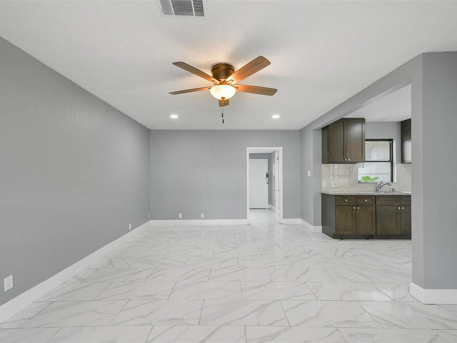 3 bed, 2.0 bath, 1662 sqft, $1,850 — Photo 2