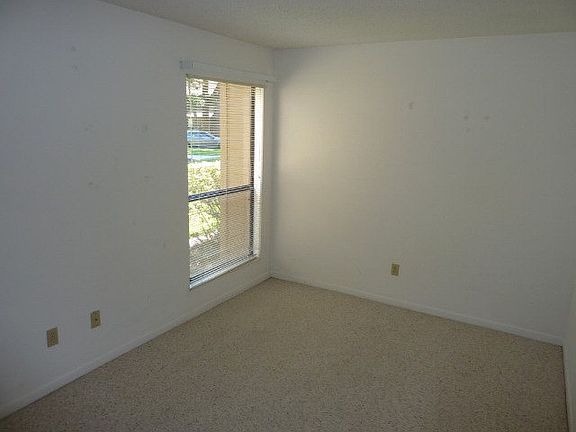 2nd image of 5 Surrey Ct