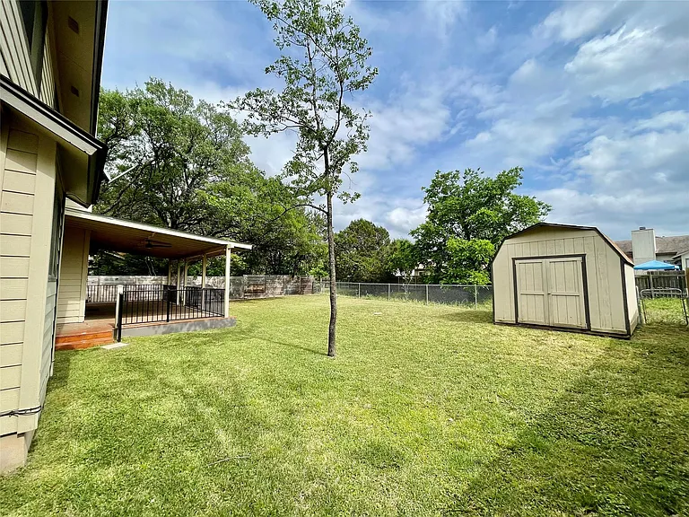 8905 Bridgewood Trl — Photo 32