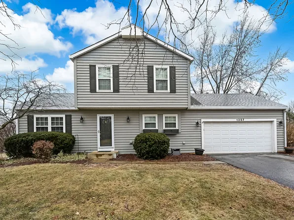 1357 Carleton Cir, Naperville, IL 60565